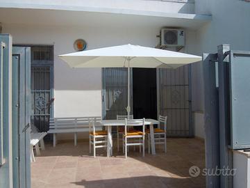 Torre lapillo a pochi passi dal mare