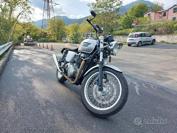 Triumph Thruxton 865 a Carburatori 