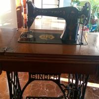 Macchina da cucire d'epoca