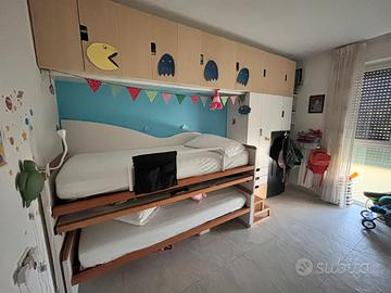 Cameretta IKEA STUVA con ponte, letto e scrivania