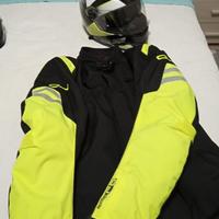 Coppia di caschi (L/XL) e giacche (XL/XXL) da moto