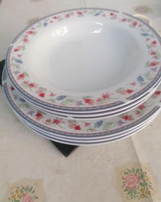 Piatti Royal porcelain  K(j)arolina"Vintage"