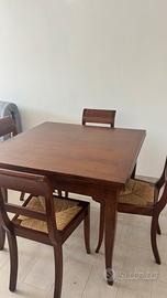 Tavolo allungabile in legno con 4 sedie impagliate