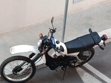 Yamaha XT 550 con certificato epoca