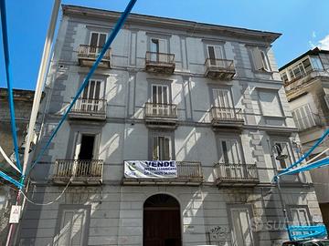 Palazzo storico cielo-terra