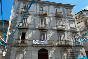 Palazzo storico cielo-terra