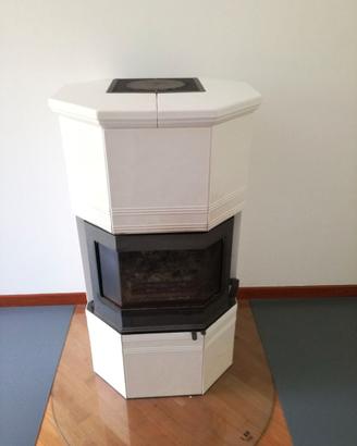 Stufa a legna in ceramica