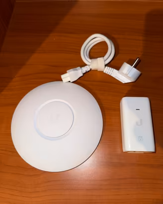 Ubiquiti UniFi nanoHD + PoE originale (48V) + cavo