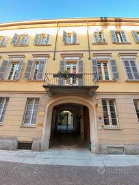 TRILOCALE CENTRALISSIMO in ELEGANTE PALAZZO