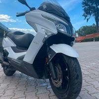 Kymco Xtown 300 con bauletto