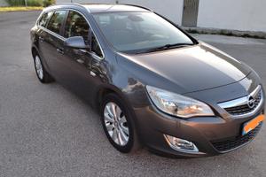 Opel Astra sport Tourer Cosmo 1.7 CDTI