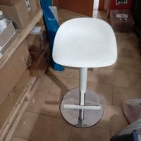 Sgabello regolabile con pogia piedi