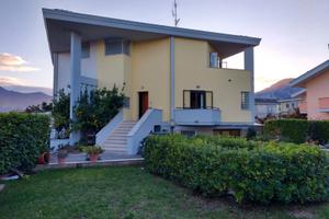 Villa Bi-familiare con Ampio Giardino