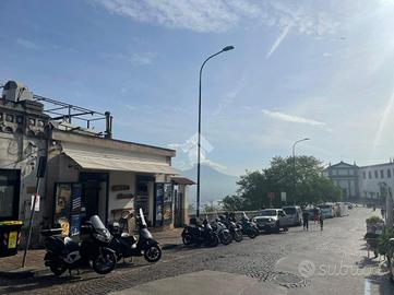 NEGOZIO A NAPOLI