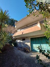 Villetta a schiera di 536 m² con 2 locali e box au