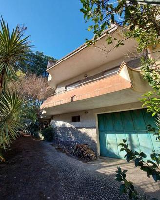 Villetta a schiera di 536 m² con 2 locali e box au