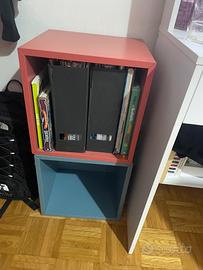 due librerie a cubo ikea rosso e blu