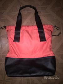 Borsa BENETTON nylon e vera pelle nero e arancio