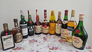 lotto 11 bottiglie liquiori e whisky da collezzion