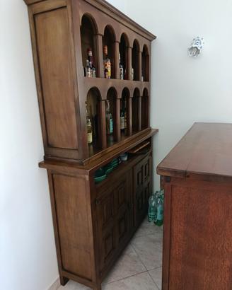 Mobile bar con sgabelli 