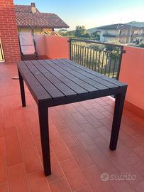 Tavolo in resina colore antracite