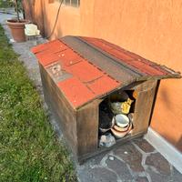 Cuccia per cani in legno