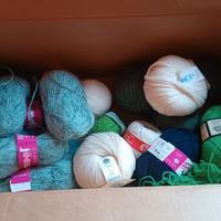 Gomitoli di lana nuovi