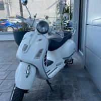 Vespa GTS 300