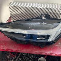 VOLVO XC60 ANNO 2022 FARO ANT. SX LED
