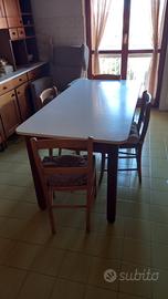 tavolo con sedie