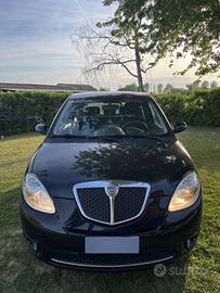 lancia y