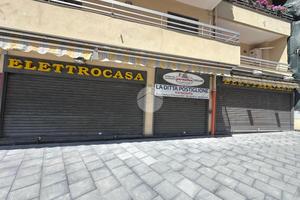 NEGOZIO A POZZUOLI