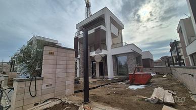 PORZIONE DI BIFAMILIARE A ROMA