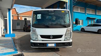 Renault Maxity anno 2013 allestito con Gru PM 39.2