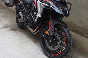 Benelli TRK 702 X  EU5+ con 1700km 