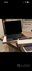 iPad 4 generazione con pencil e magic keyboard