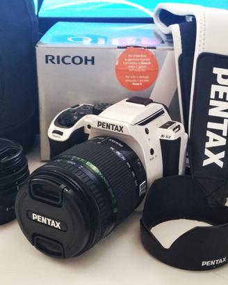 Pentax K-S2 bianca/nera + 2 Obiettivi + Accessori 