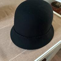Cappello in panno di lana 100%