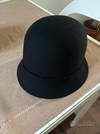Cappello in panno di lana 100%