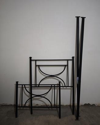 struttura letto in ferro battuto 