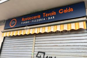 Locale commerciale con canna fumaria