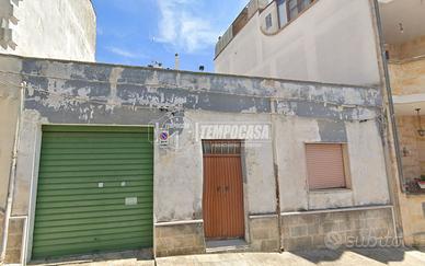 CASA INDIPENDENTE SU DUE LATI CON BOX