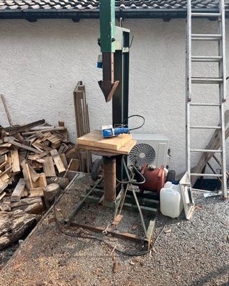 Spaccalegna da sistemare