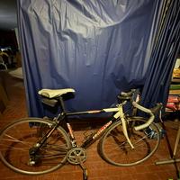Bici da corsa  ragazzo donna