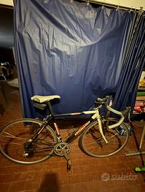 Bici da corsa  ragazzo donna