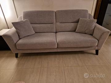 divano vellutino grigio 260x90 seminuovo 