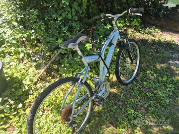 Bicicletta da sistemare pronta per il ritiro