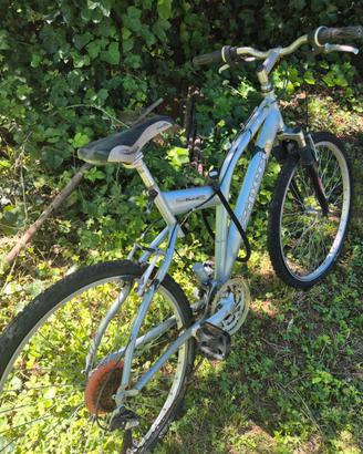 Bicicletta da sistemare pronta per il ritiro