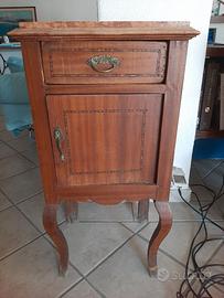 Comodino antico