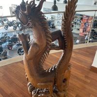 Drago realizzato a mano in legno